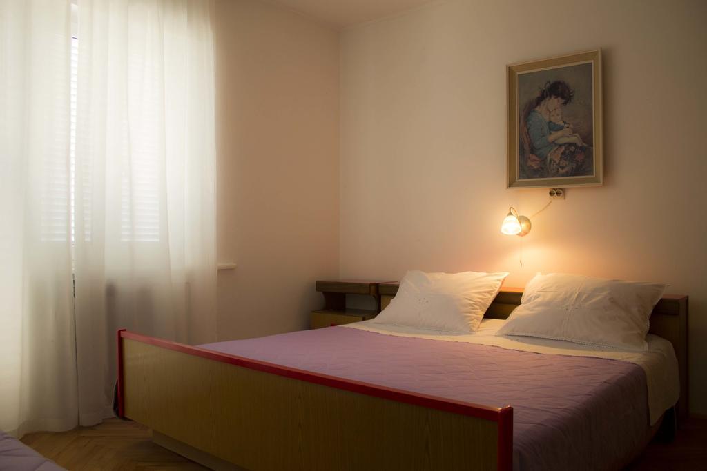 Apartment Gulic Supetarska Draga Ngoại thất bức ảnh