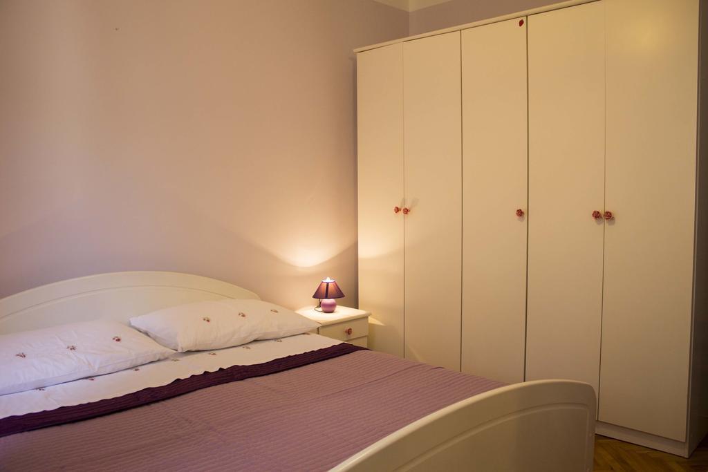 Apartment Gulic Supetarska Draga Ngoại thất bức ảnh