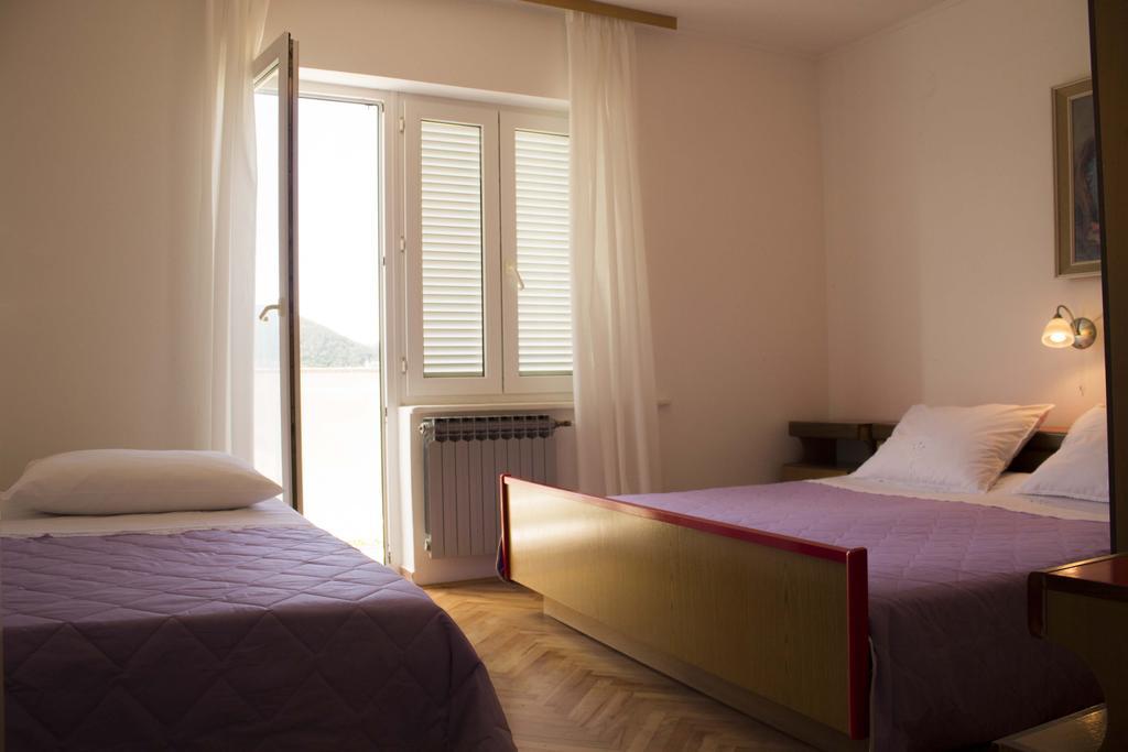 Apartment Gulic Supetarska Draga Ngoại thất bức ảnh