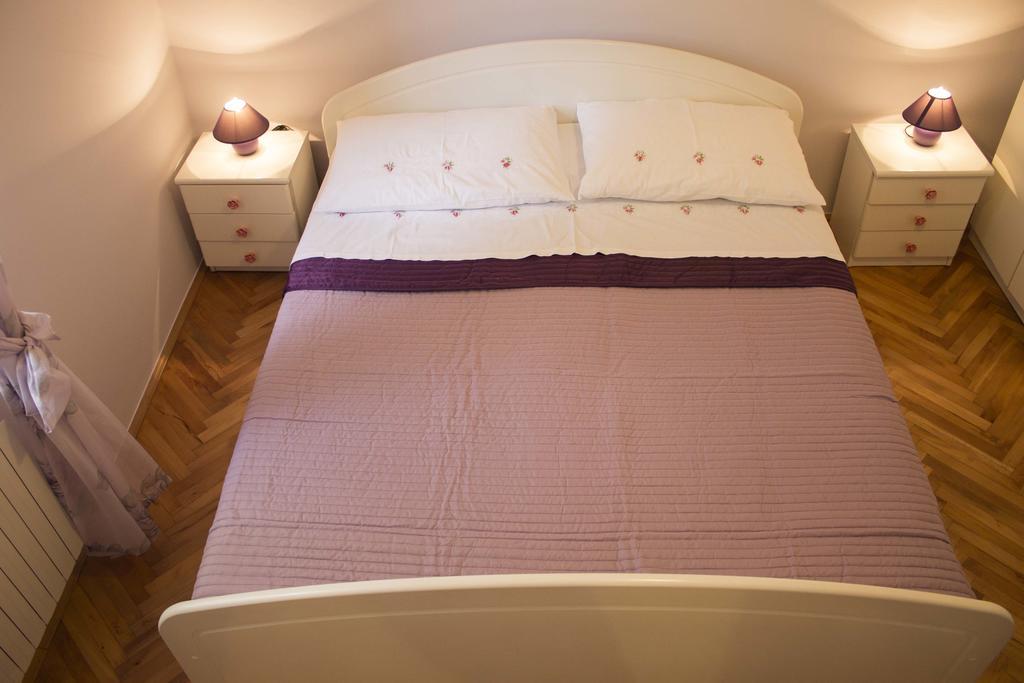 Apartment Gulic Supetarska Draga Ngoại thất bức ảnh